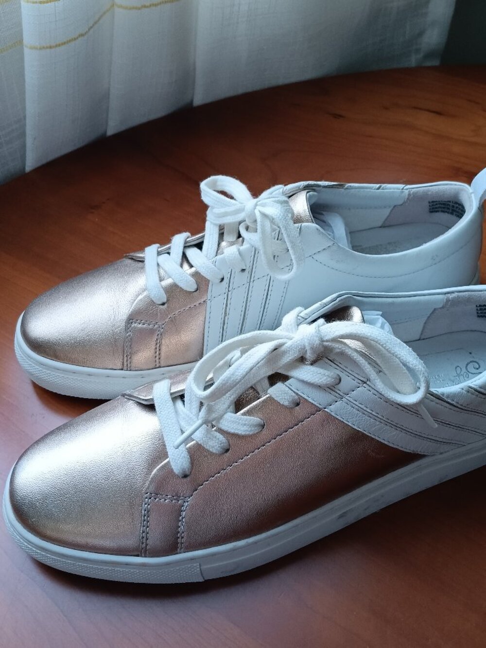 NWT Seychelles Metallic and White Leather Sneakers Size 9 M